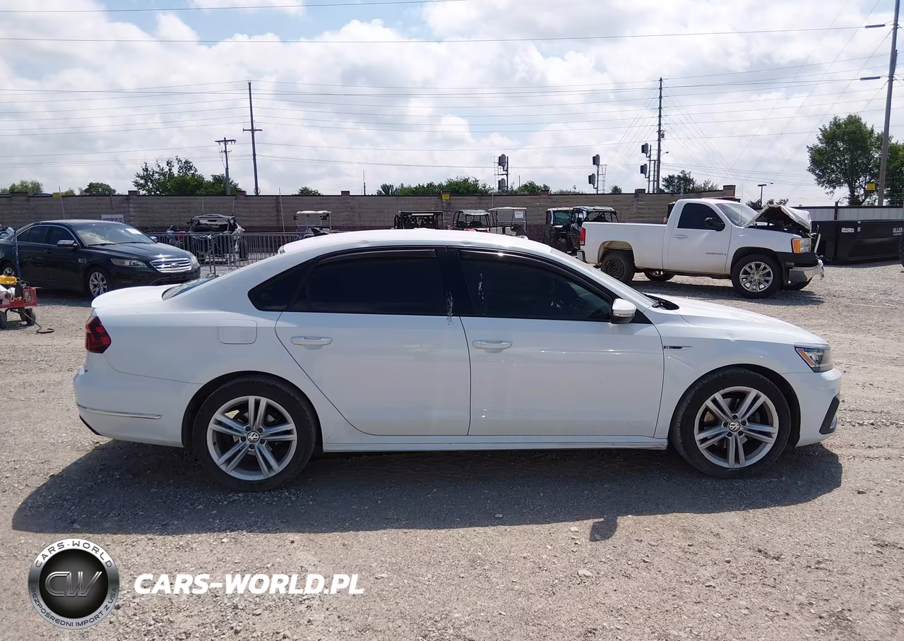 2018 Volkswagen Passat 2.0T R-Line-2.0T S VIN:1VWAA7A31JC017308 - 14