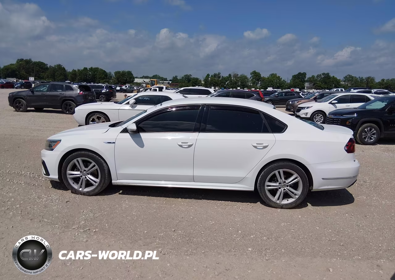 2018 Volkswagen Passat 2.0T R-Line-2.0T S VIN:1VWAA7A31JC017308 - 15