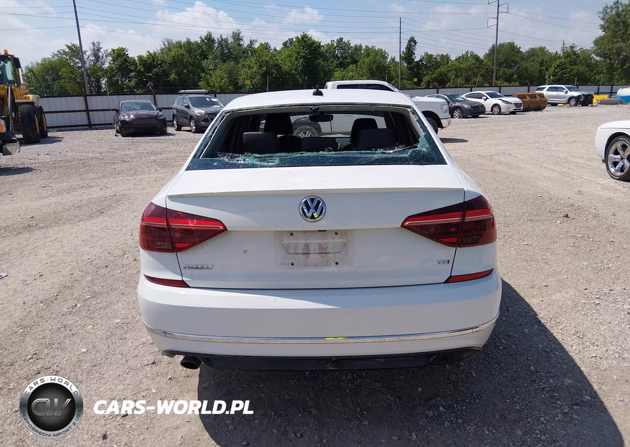2018 Volkswagen Passat 2.0T R-Line-2.0T S VIN:1VWAA7A31JC017308 - 17