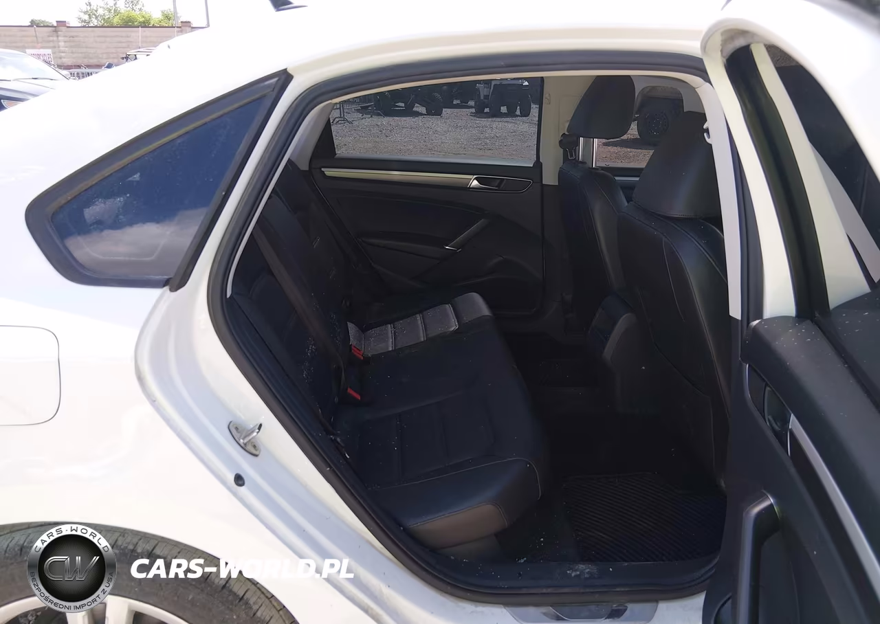 2018 Volkswagen Passat 2.0T R-Line-2.0T S VIN:1VWAA7A31JC017308 - 8