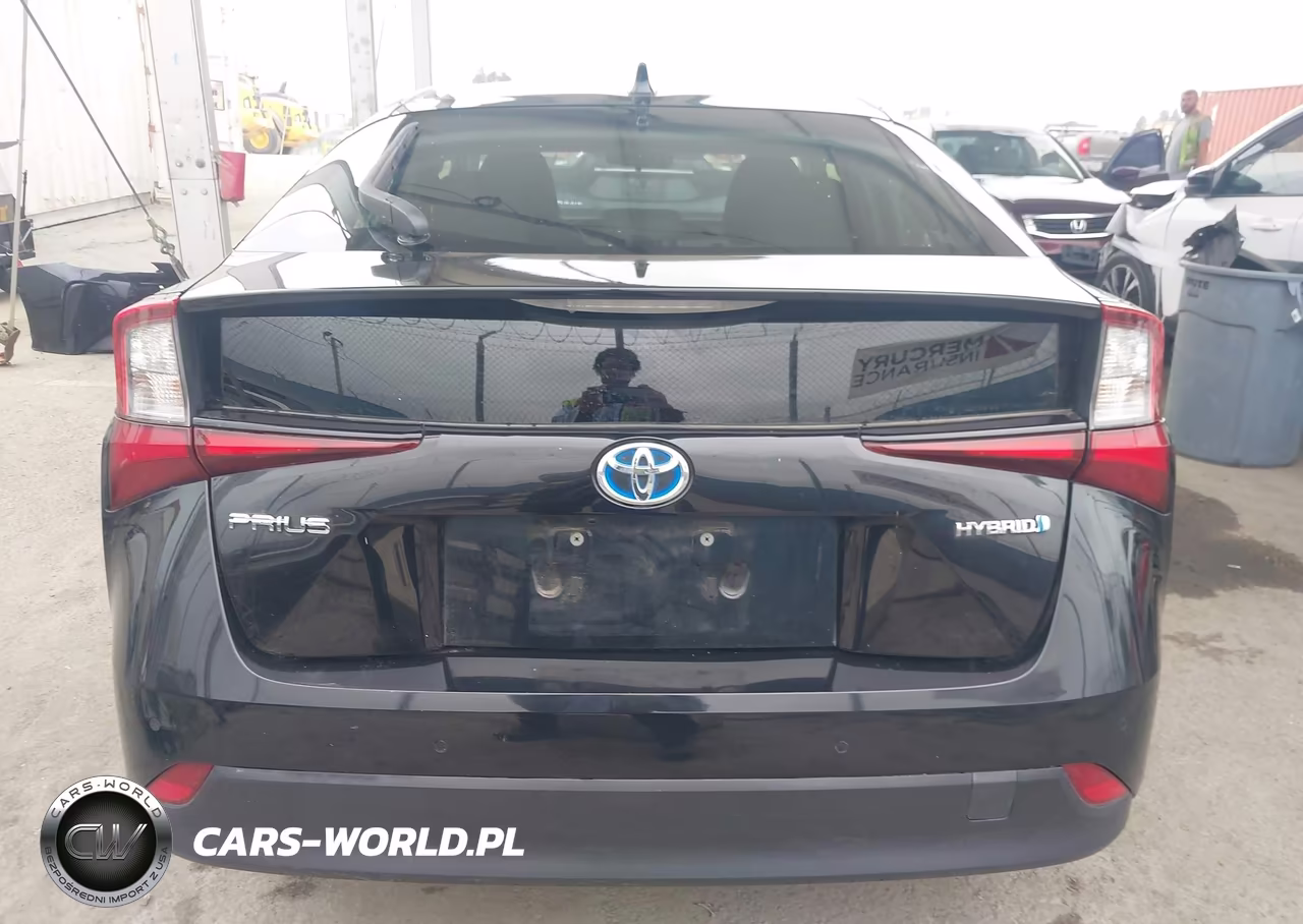 2021 Toyota Prius Le VIN:JTDKAMFU3M3149045 - 17