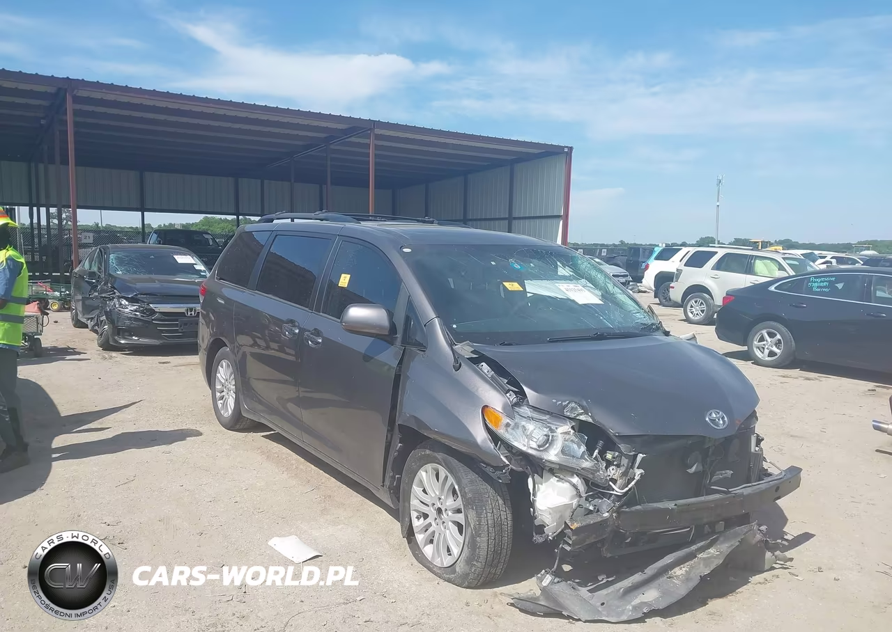 2012 Toyota Sienna Xle V6 8 Passenger