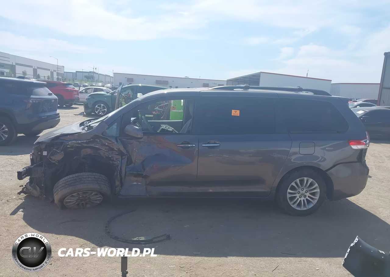 2012 Toyota Sienna Xle V6 8 Passenger VIN:5TDYK3DC7CS276597 - 13