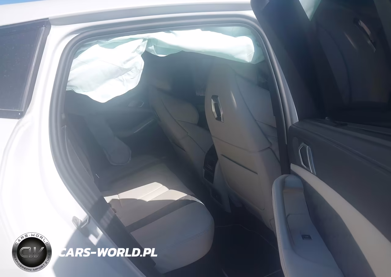 2025 BMW X6 M VIN:5YM23ET00S9000711 - 8