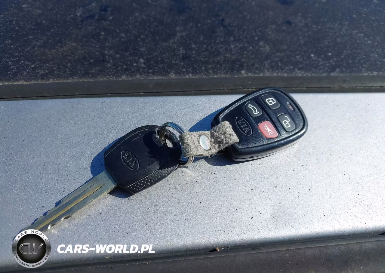 2006 Kia Optima VIN:KNAGD128765440222 - 11