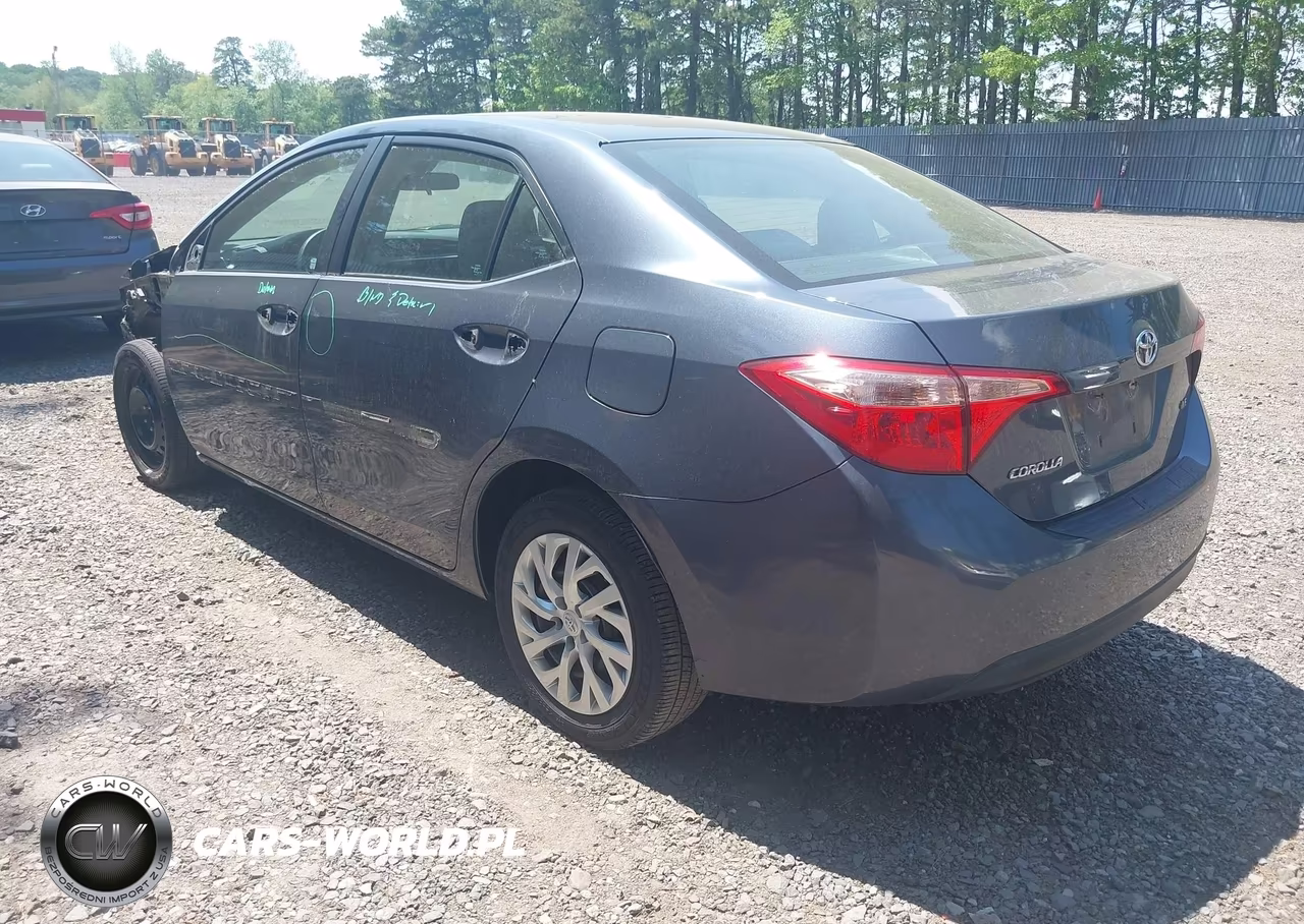 2017 Toyota Corolla Le VIN:2T1BURHE2HC755962 - 3