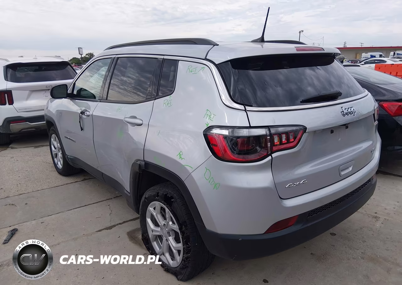 2024 Jeep Compass Latitude 4X4 VIN:3C4NJDBN3RT113685 - 3