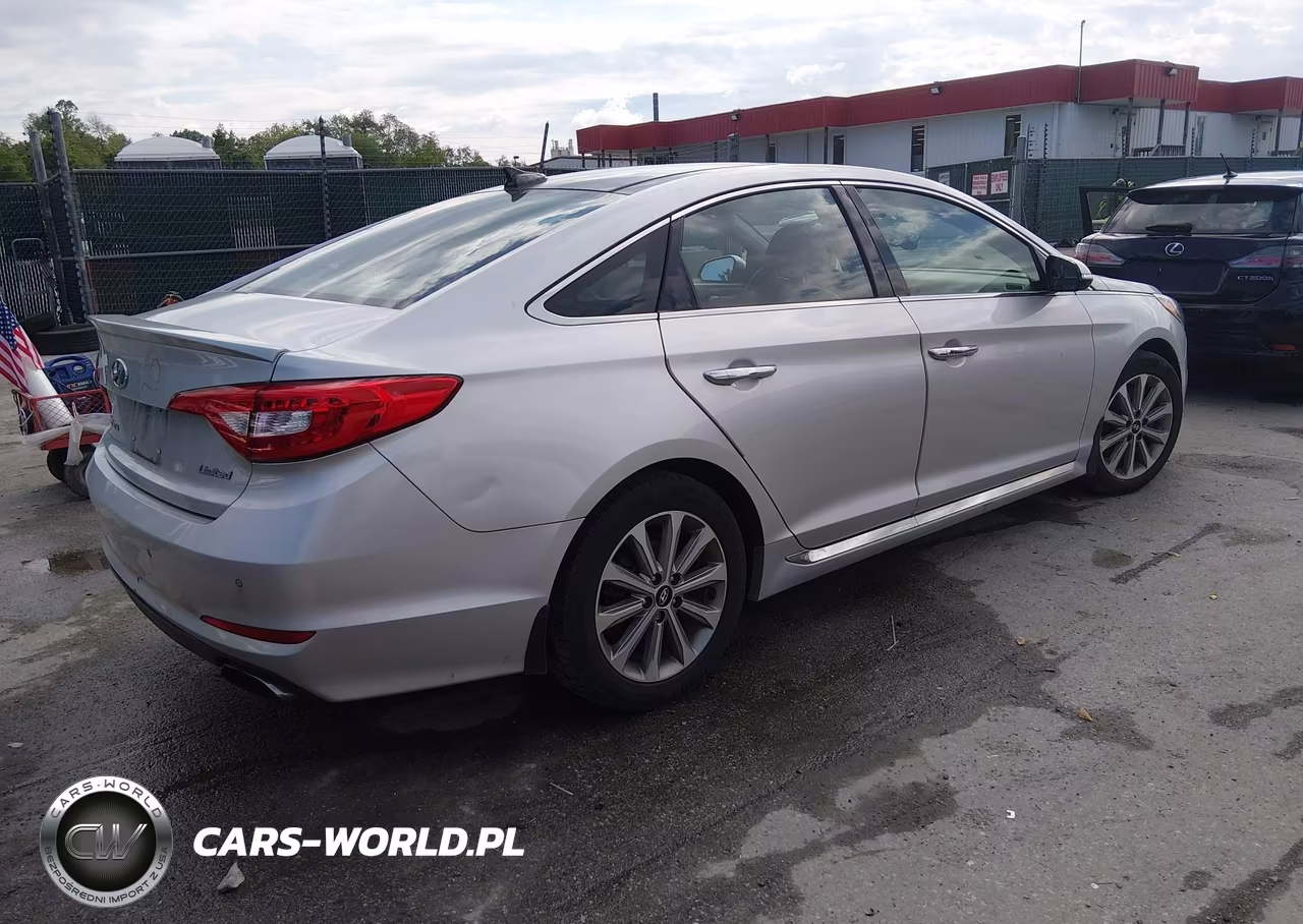 2016 Hyundai Sonata Limited VIN:5NPE34AF1GH413310 - 4