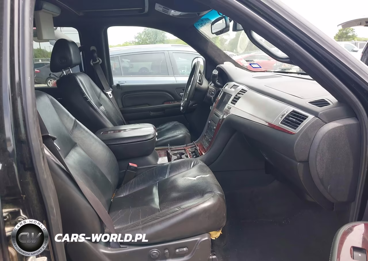 2008 Cadillac Escalade Standard VIN:1GYEC63878R163683 - 5