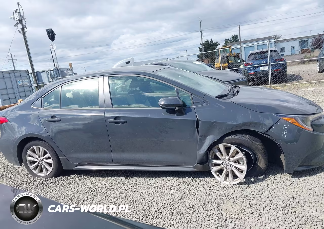 2024 Toyota Corolla Le VIN:JTDB4MEE4R3021485 - 13