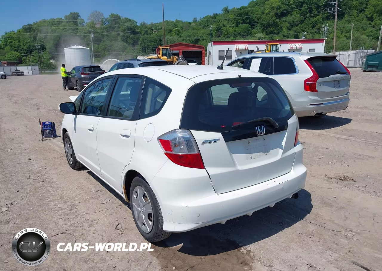 2012 Honda Fit VIN:JHMGE8H30CC000319 - 3