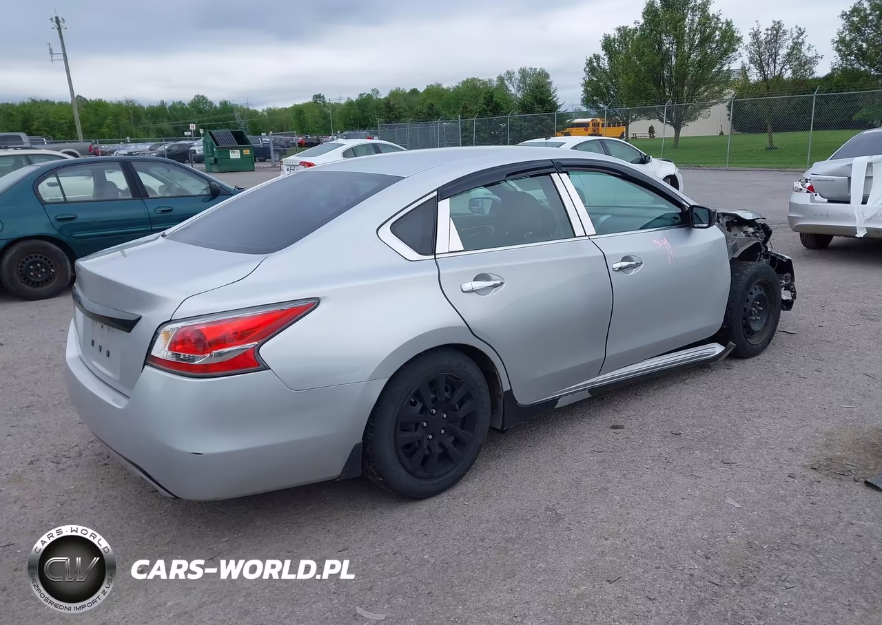2015 Nissan Altima 2.5 S VIN:1N4AL3AP7FC492502 - 4