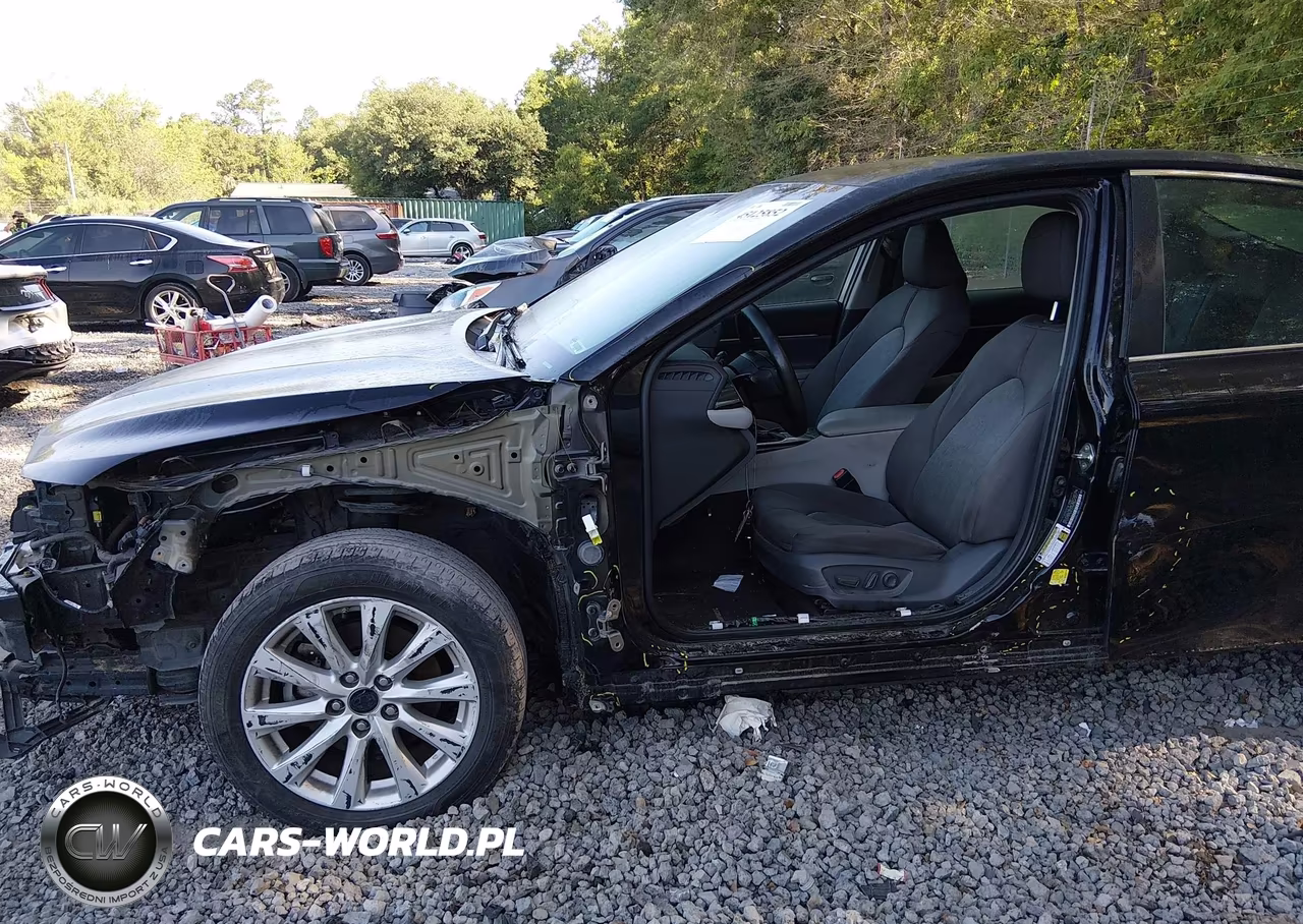 2019 Toyota Camry Le VIN:4T1B11HKXKU830106 - 18
