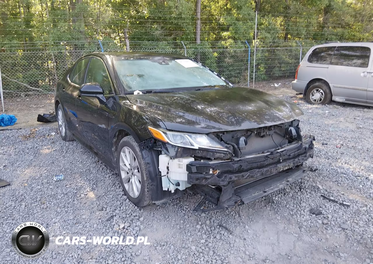 2019 Toyota Camry Le VIN:4T1B11HKXKU830106 - 19
