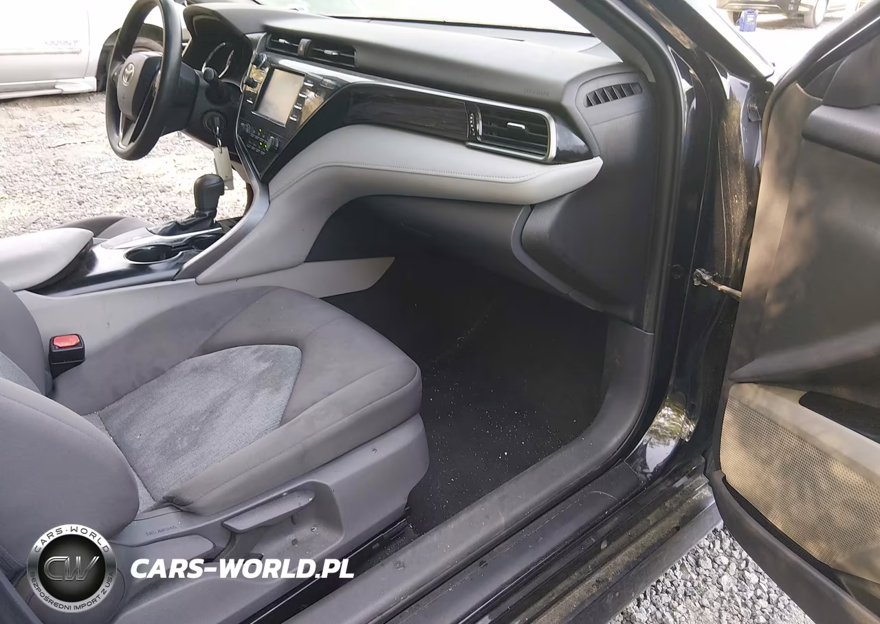 2019 Toyota Camry Le VIN:4T1B11HKXKU830106 - 5