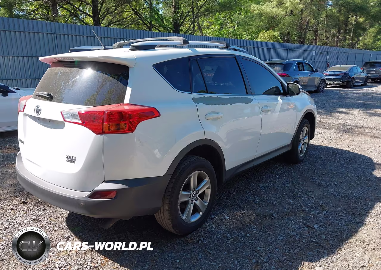 2015 Toyota Rav4 Xle VIN:2T3RFREV4FW261988 - 4