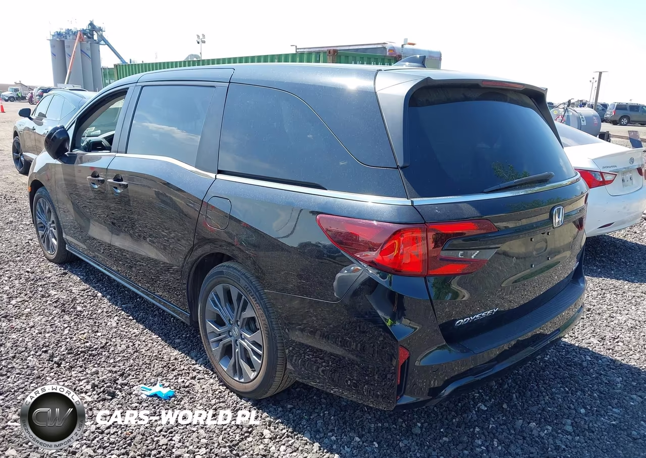 2025 Honda Odyssey Touring VIN:5FNRL6H87SB003722 - 3
