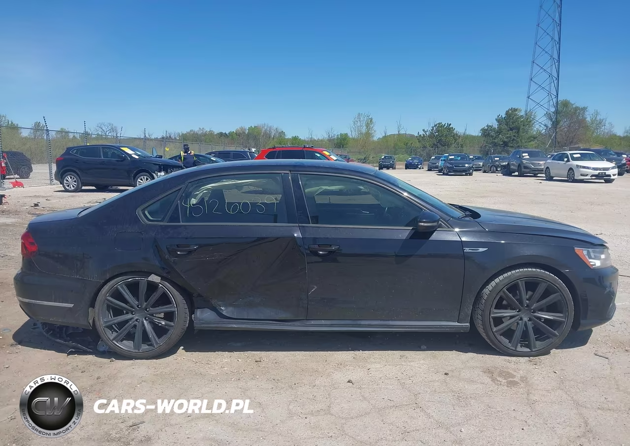 2018 Volkswagen Passat 2.0T R-Line-2.0T S VIN:1VWAA7A3XJC029876 - 13