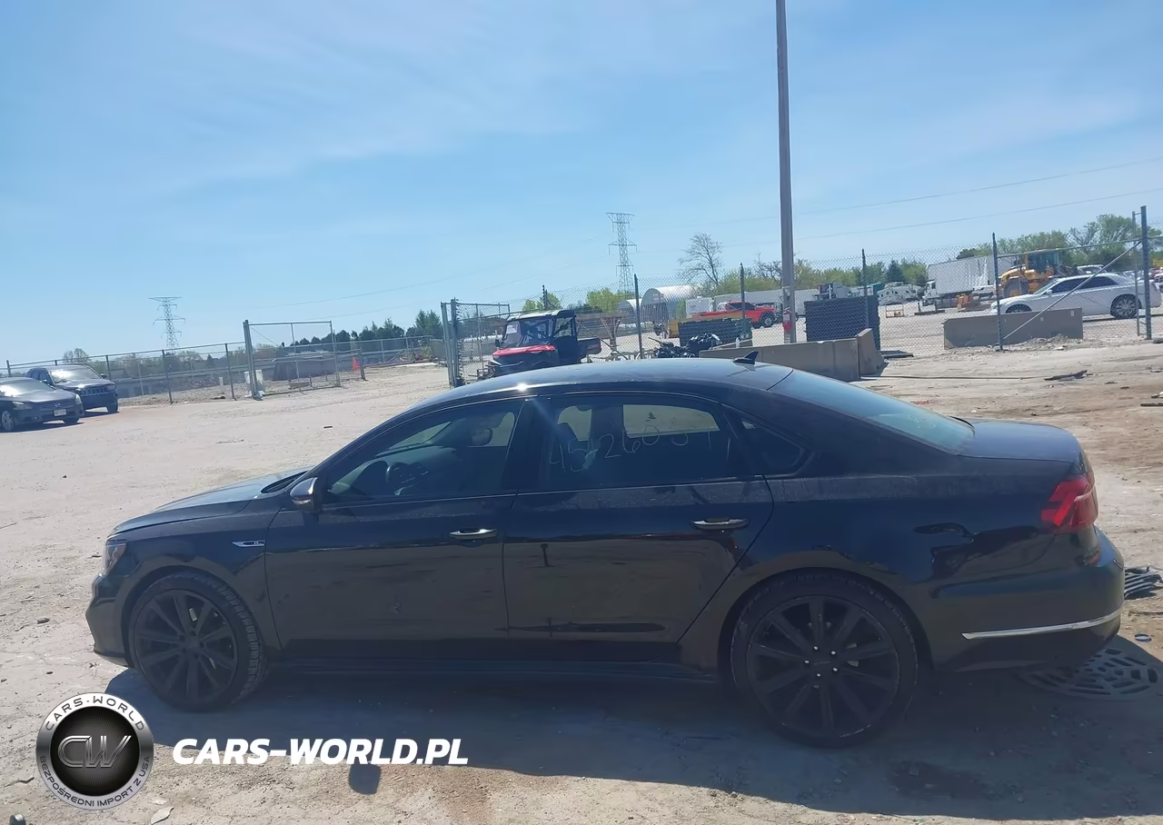 2018 Volkswagen Passat 2.0T R-Line-2.0T S VIN:1VWAA7A3XJC029876 - 14