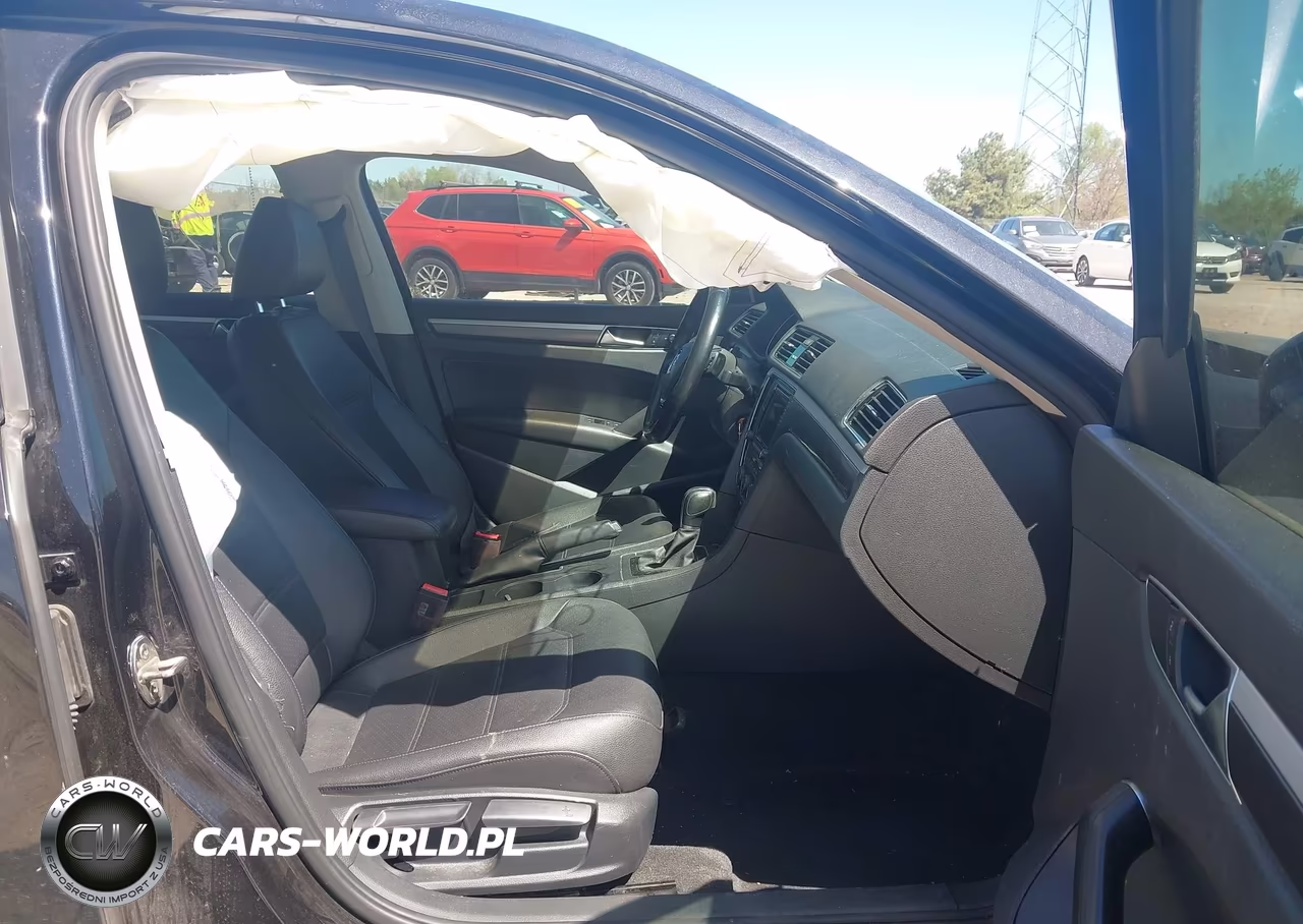 2018 Volkswagen Passat 2.0T R-Line-2.0T S VIN:1VWAA7A3XJC029876 - 5
