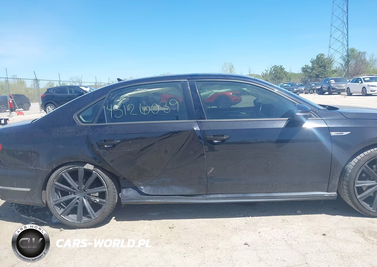 2018 Volkswagen Passat 2.0T R-Line-2.0T S VIN:1VWAA7A3XJC029876 - 6