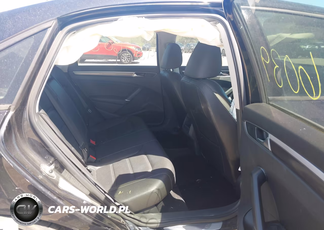 2018 Volkswagen Passat 2.0T R-Line-2.0T S VIN:1VWAA7A3XJC029876 - 8