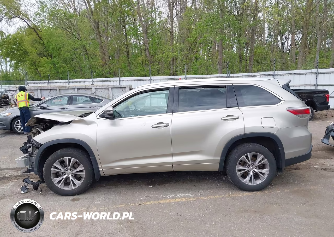 2015 Toyota Highlander Xle V6 VIN:5TDJKRFH8FS117279 - 13