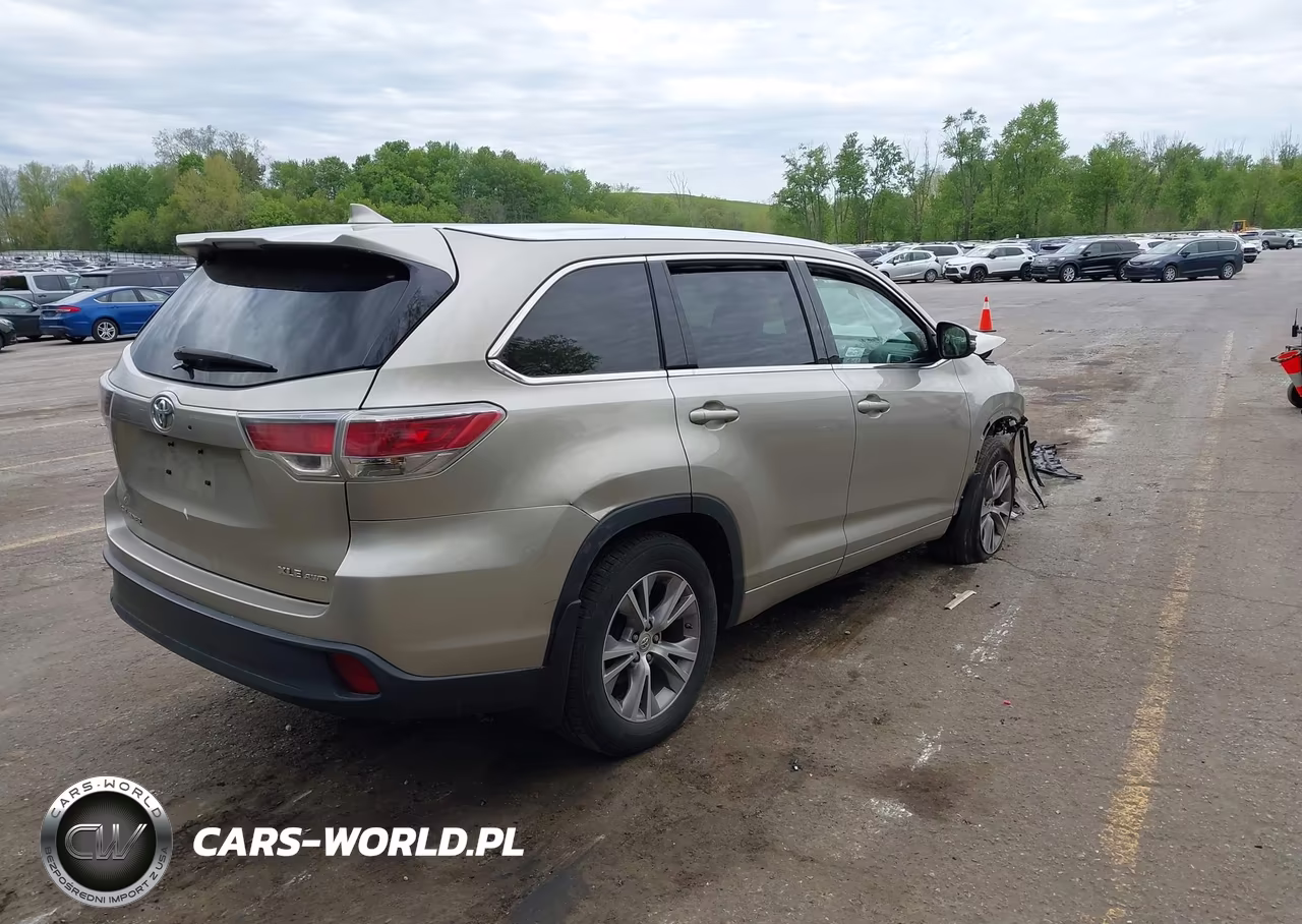 2015 Toyota Highlander Xle V6 VIN:5TDJKRFH8FS117279 - 4