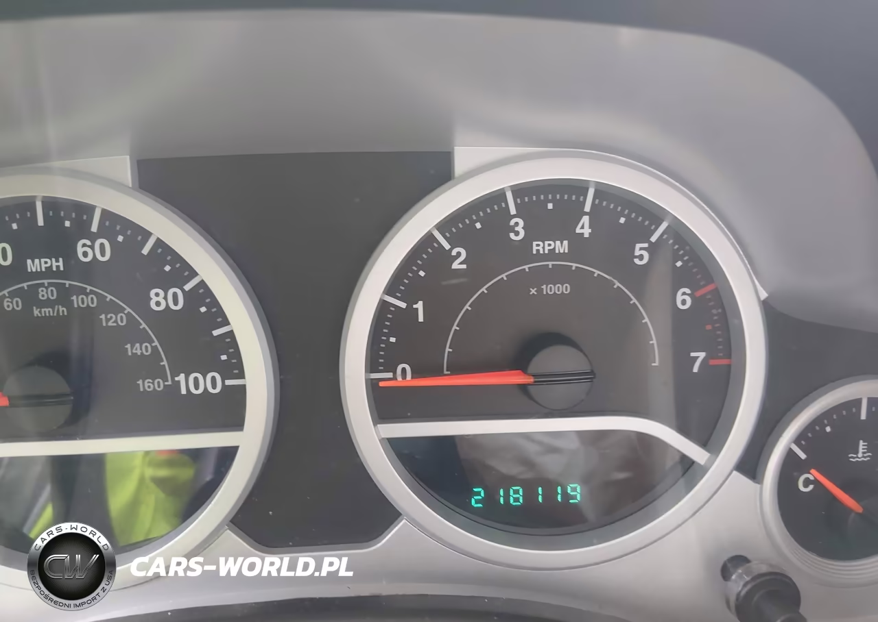 2008 Jeep Wrangler Unlimited Sahara VIN:1J8GA59118L646784 - 7