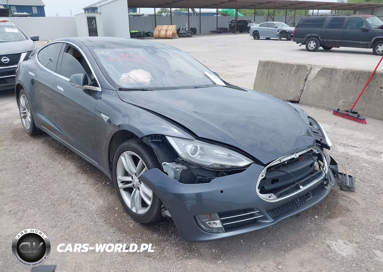 2014 Tesla Model S P85 – zdjęcie 1 z 18