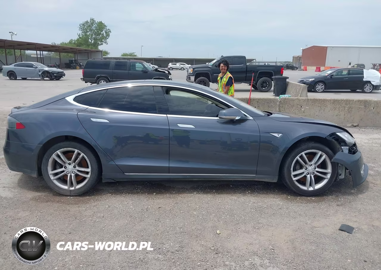 2014 Tesla Model S P85 VIN:5YJSA1H12EFP57354 - 12