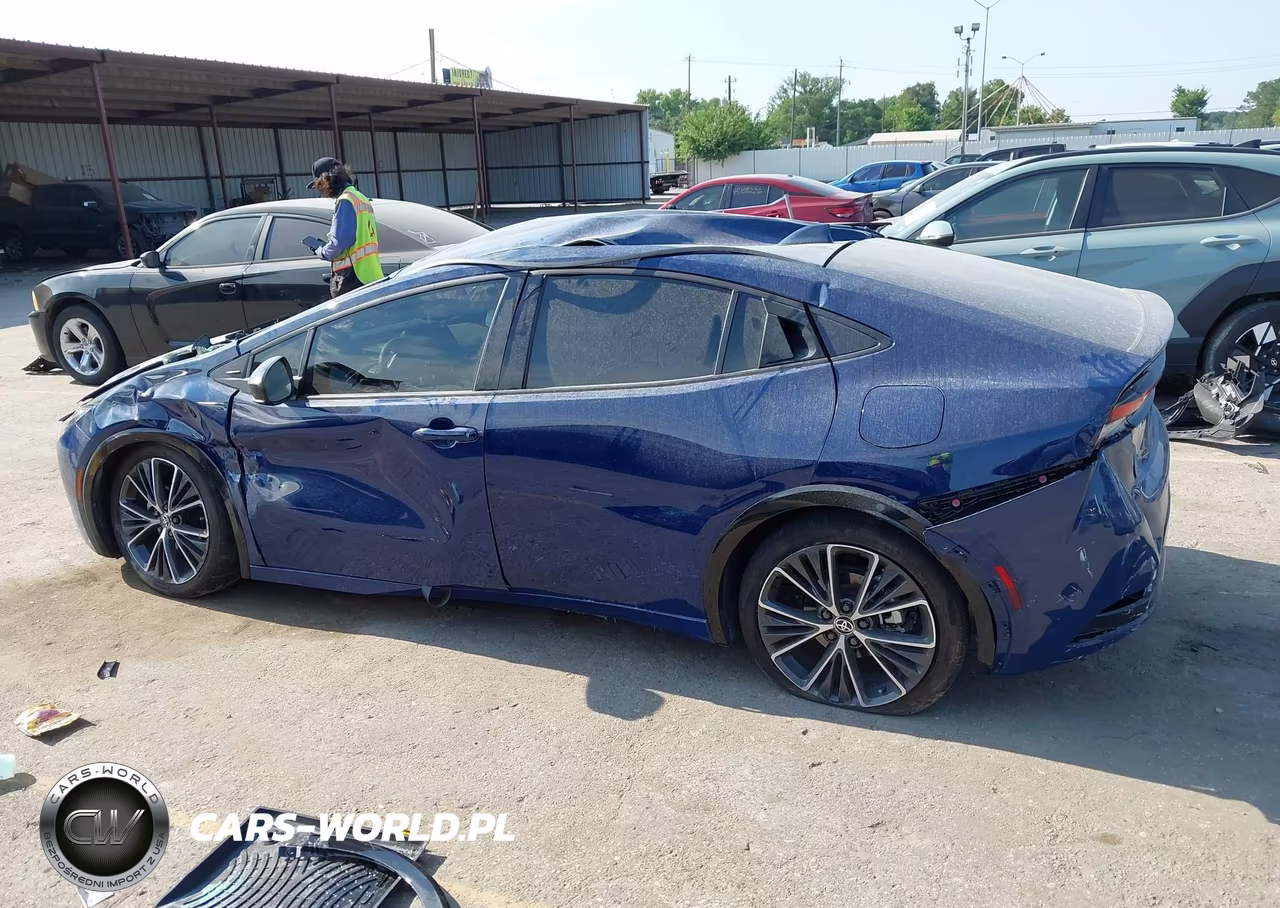 2025 Toyota Prius Xle VIN:JTDACAAU4S3063221 - 13