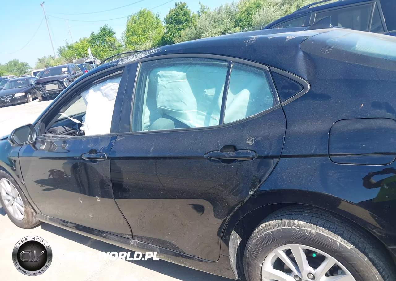2025 Toyota Camry Le VIN:4T1DAACK9SU620824 - 15