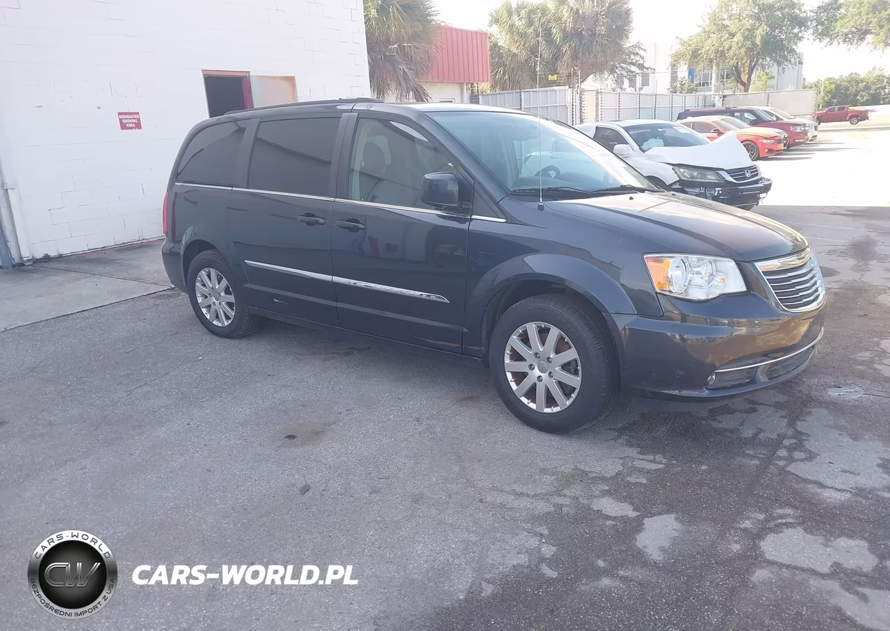 2014 Chrysler Town & Country Touring – zdjęcie 1 z 16