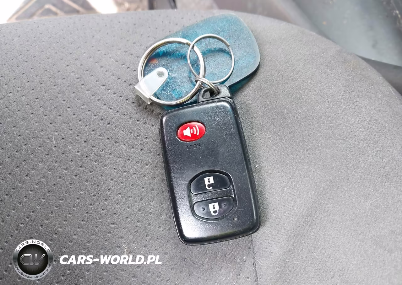 2011 Toyota Prius Two VIN:JTDKN3DU1B0261830 - 11