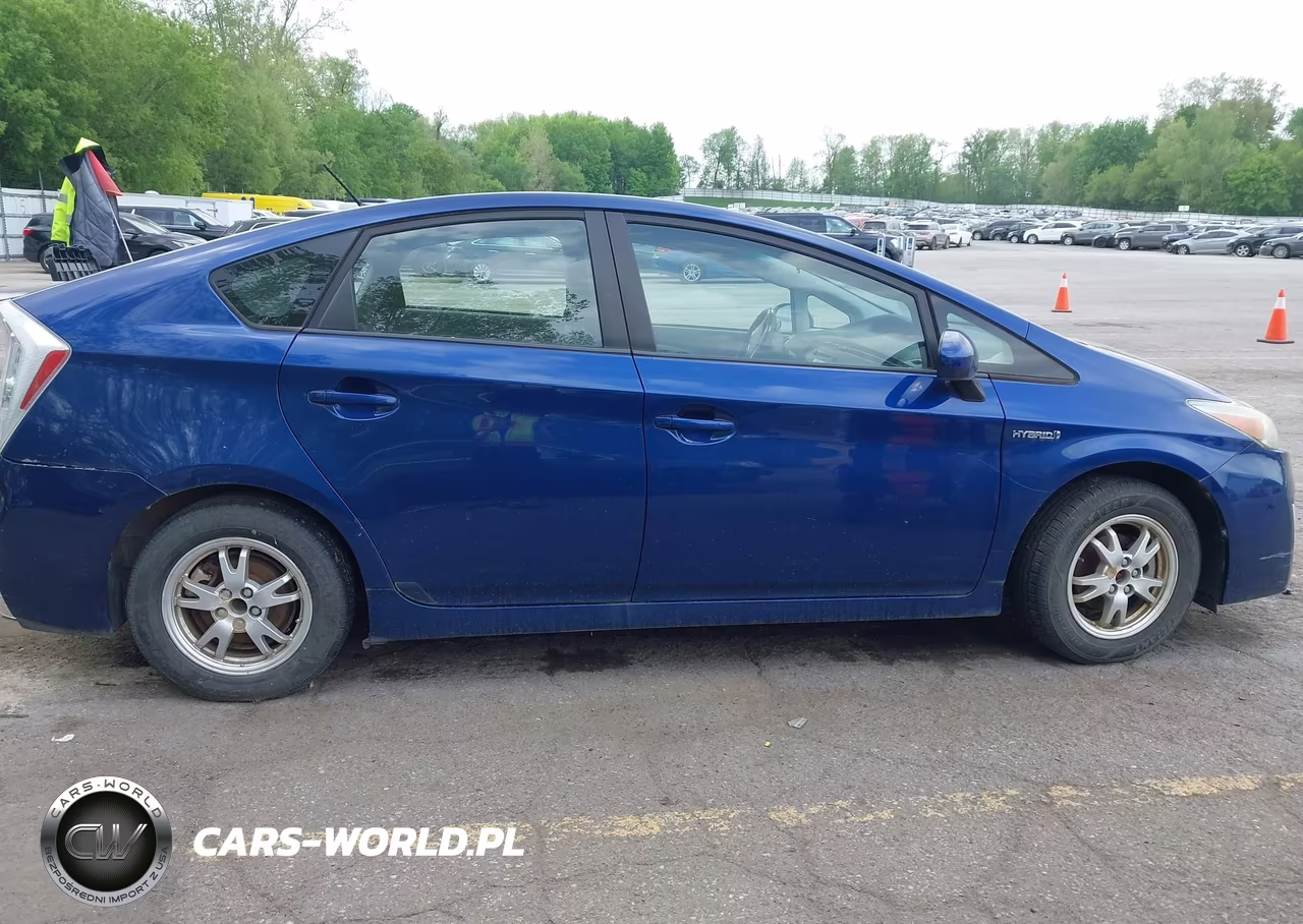 2011 Toyota Prius Two VIN:JTDKN3DU1B0261830 - 13