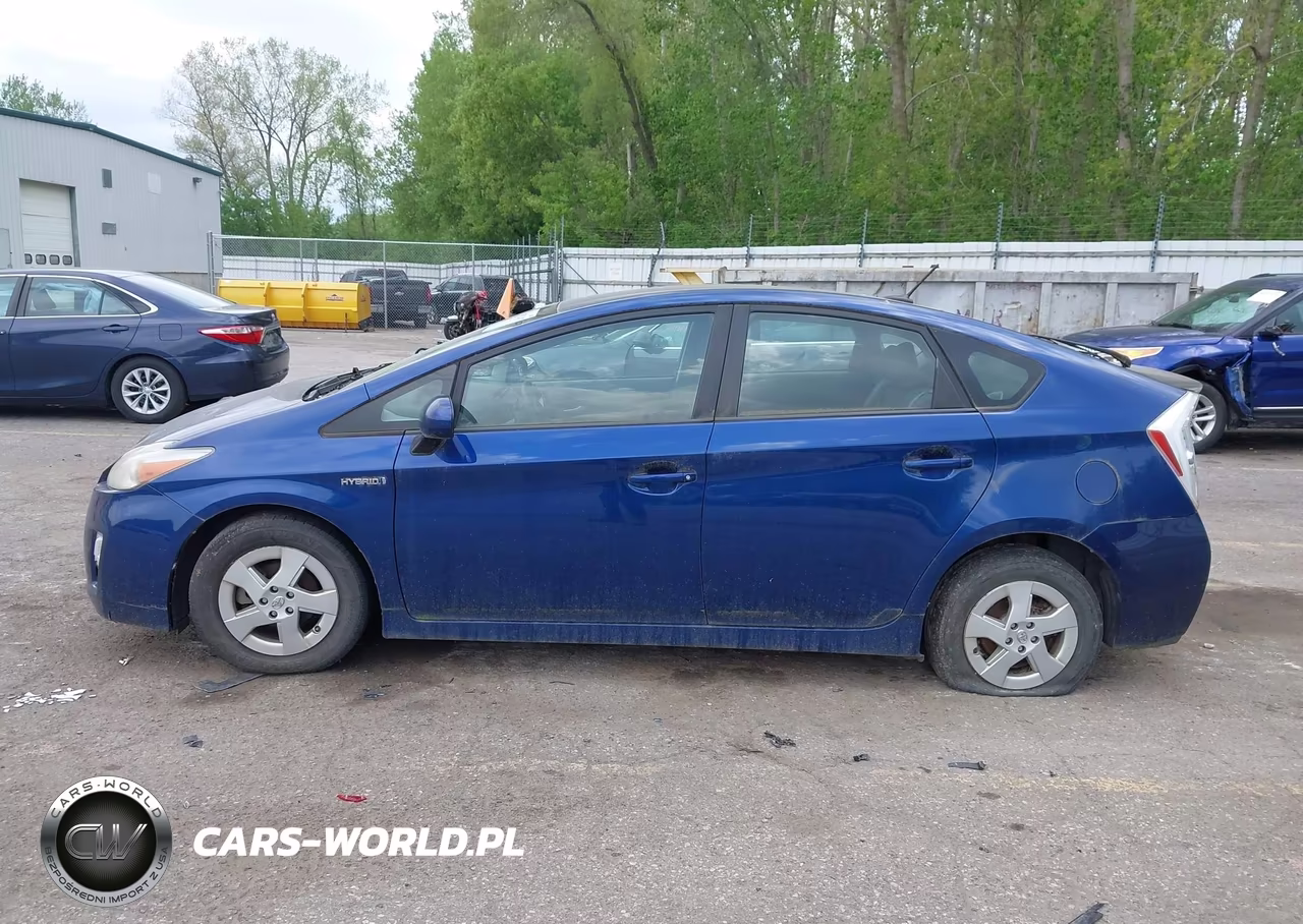 2011 Toyota Prius Two VIN:JTDKN3DU1B0261830 - 14
