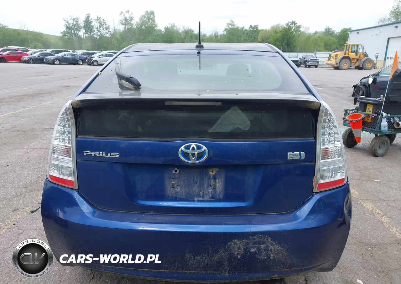 2011 Toyota Prius Two VIN:JTDKN3DU1B0261830 - 16