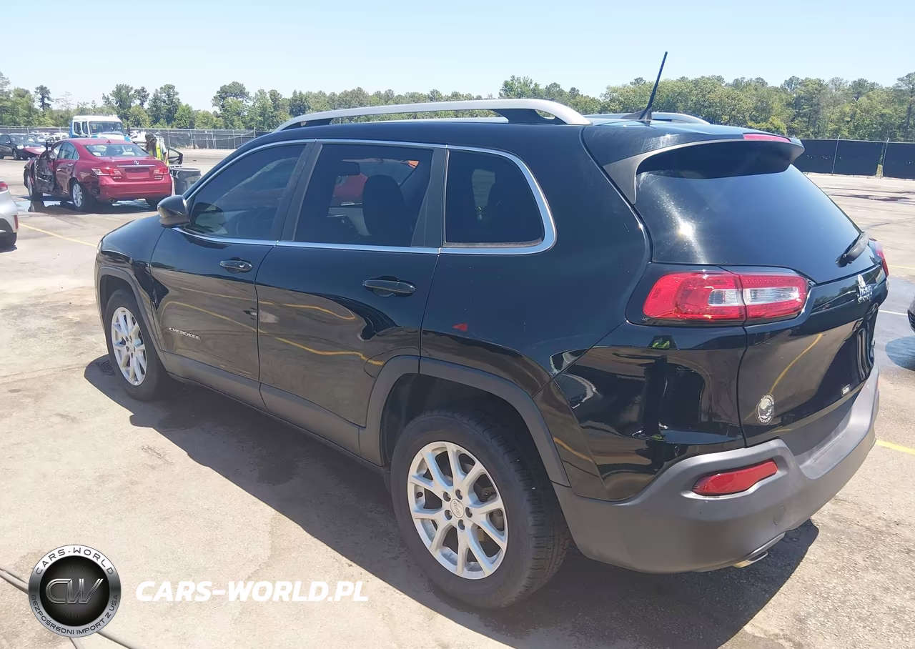 2018 Jeep Cherokee Latitude Plus Fwd VIN:1C4PJLLB0JD511325 - 3