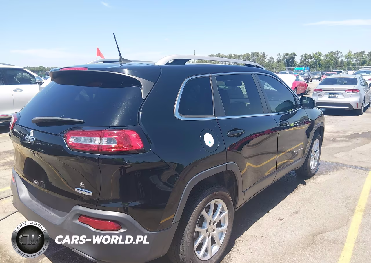 2018 Jeep Cherokee Latitude Plus Fwd VIN:1C4PJLLB0JD511325 - 4