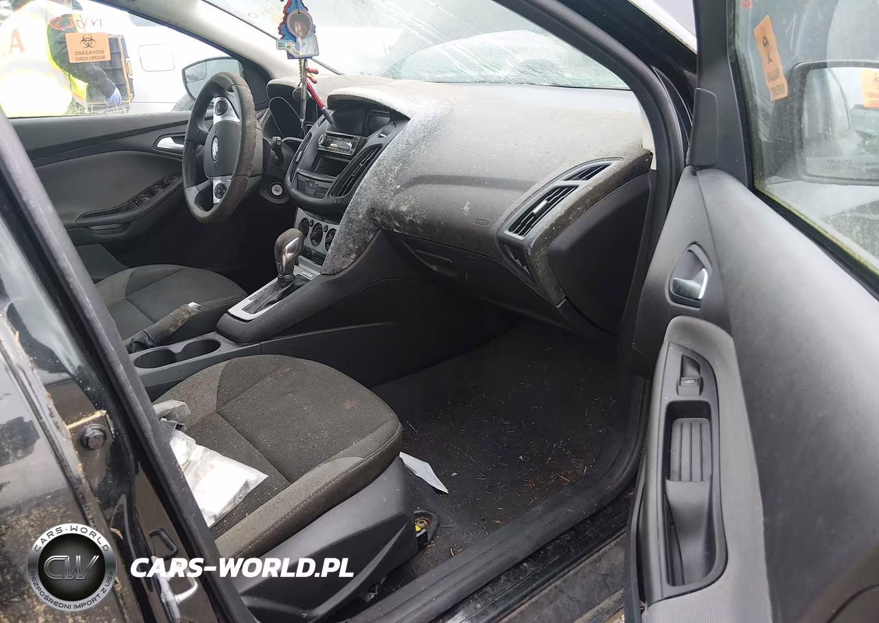 2014 Ford Focus Se VIN:1FADP3K24EL325310 - 5