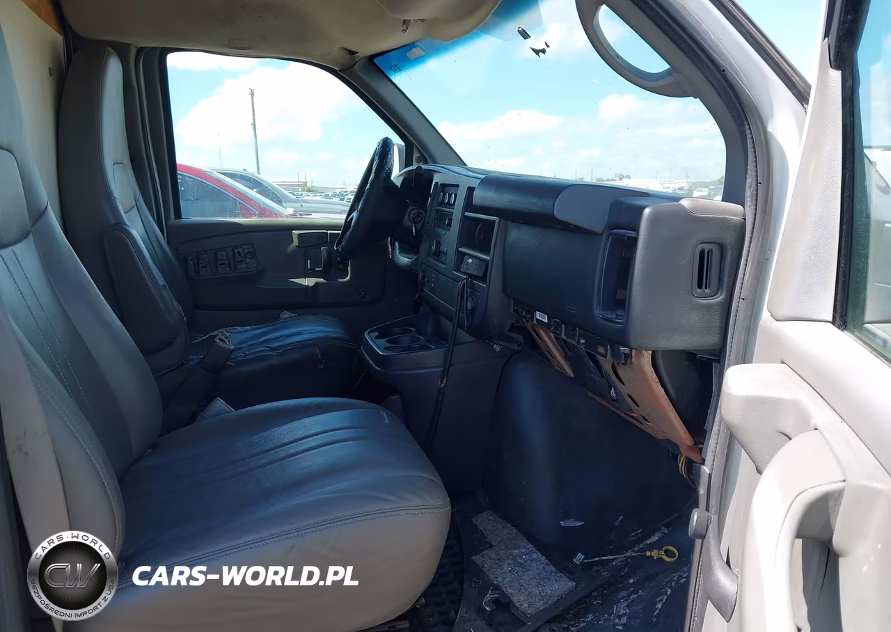 2011 Chevrolet Express 2500 Work Van VIN:1GCWGFFA2B1127371 - 5