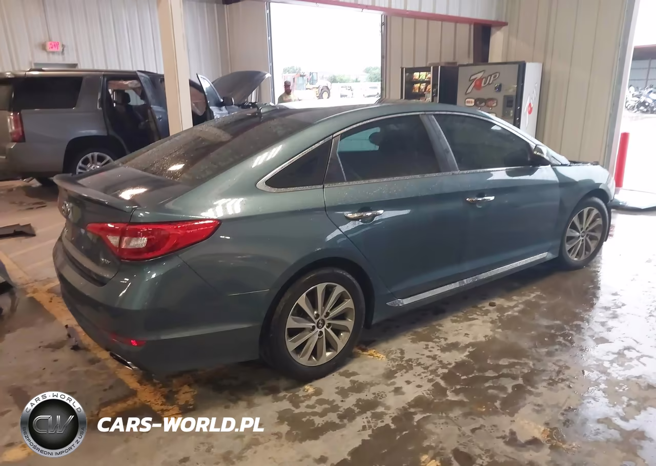 2015 Hyundai Sonata Sport VIN:5NPE34AF4FH063489 - 4