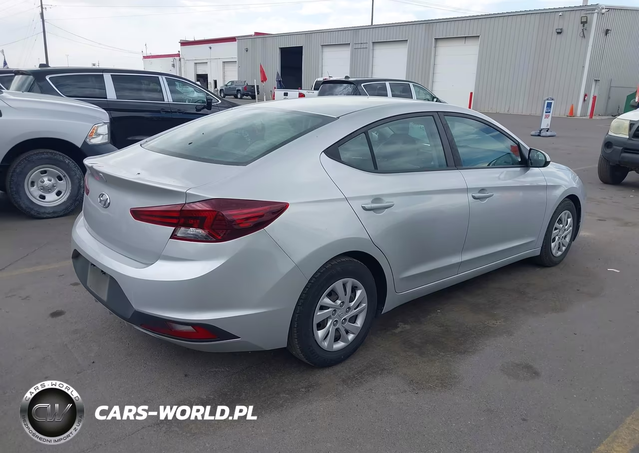 2019 Hyundai Elantra Se VIN:5NPD74LF8KH486731 - 4