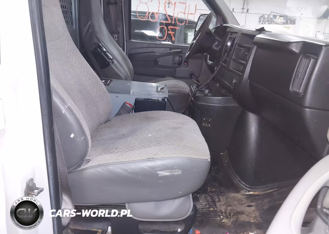 2013 Chevrolet Express 2500 Work Van VIN:1GCWGFBA7D1105438 - 5