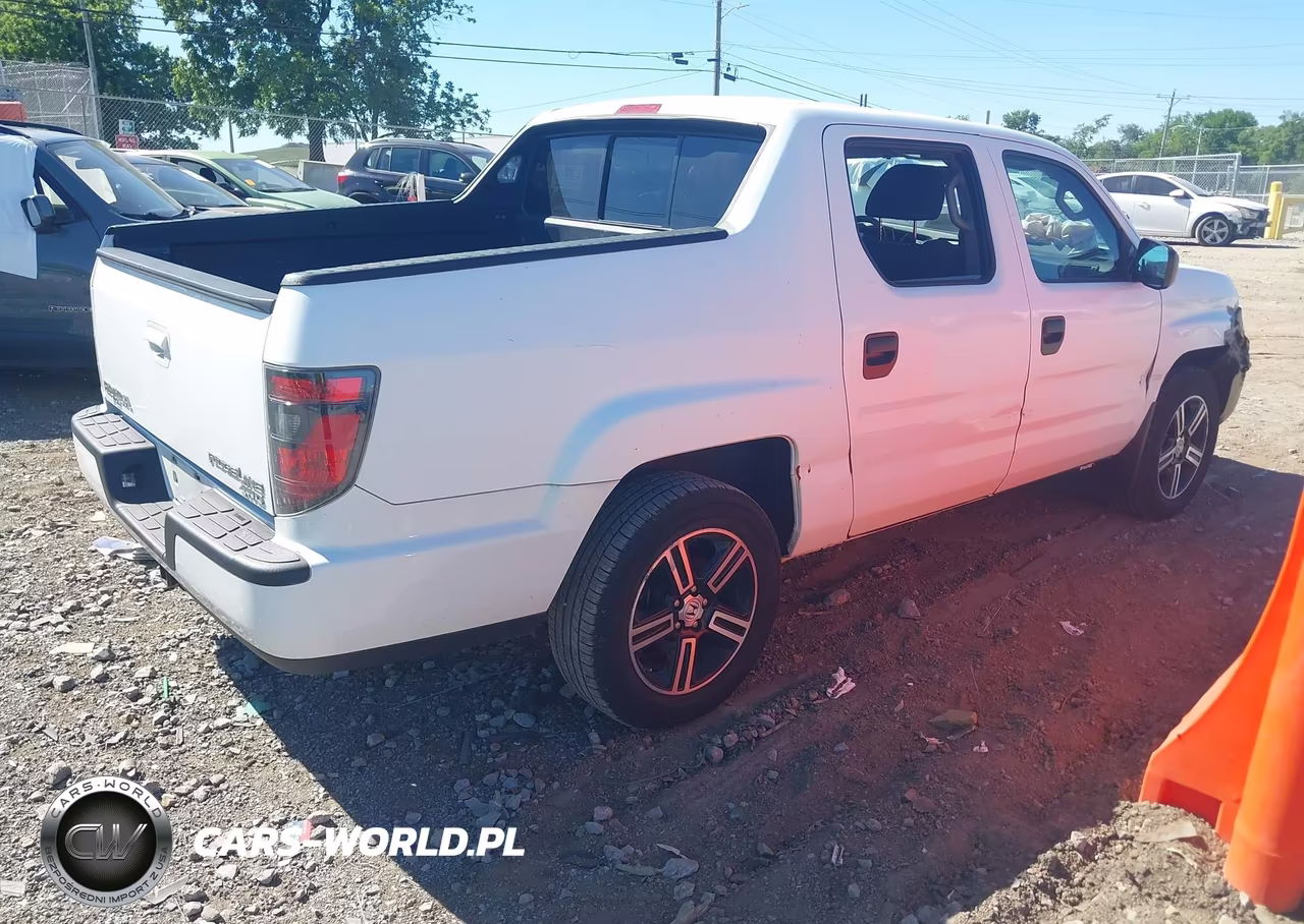 2014 Honda Ridgeline Sport VIN:5FPYK1F71EB013945 - 4