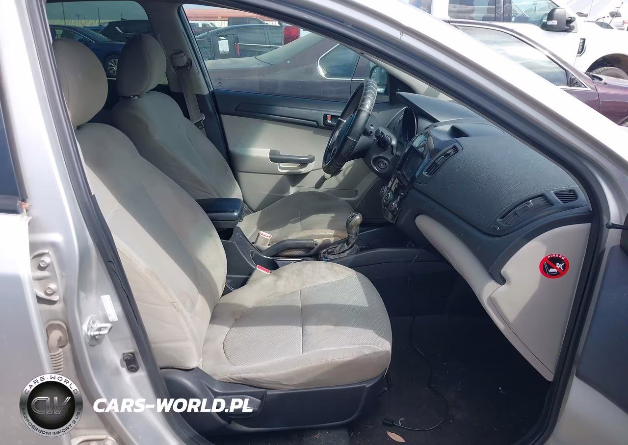 2012 Kia Forte Lx VIN:KNAFT4A26C5592808 - 5