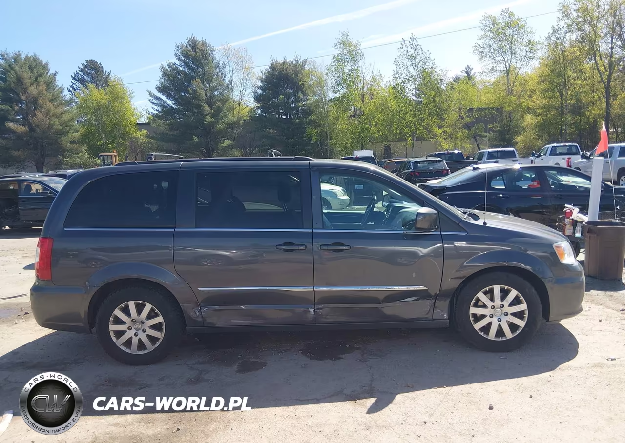 2016 Chrysler Town & Country Touring VIN:2C4RC1BG0GR173421 - 13