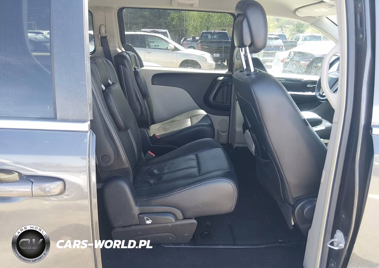2016 Chrysler Town & Country Touring VIN:2C4RC1BG0GR173421 - 8
