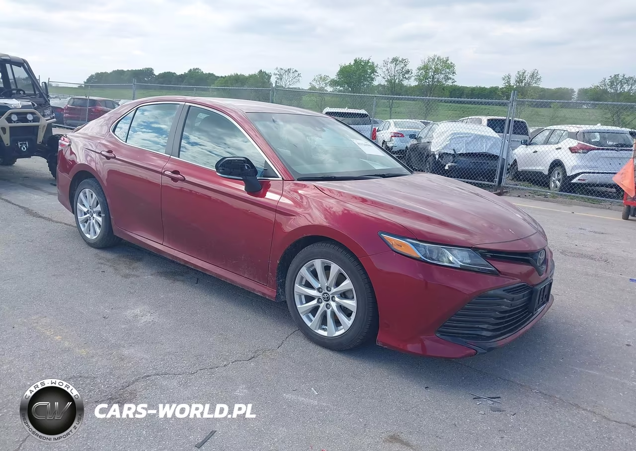 2018 Toyota Camry Le – zdjęcie 1 z 16